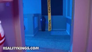 REALITY KINGS - Kayley Gunner Catches Her BF Cheating So She Fucks Another Dude In Her Angel Costume